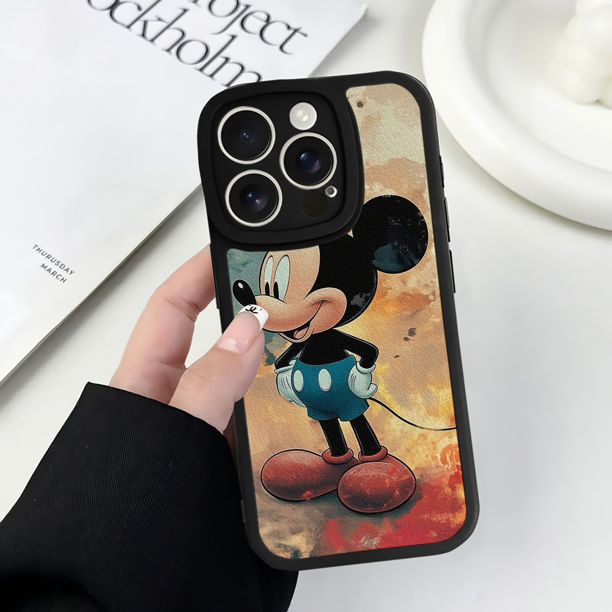 （画像用） ミッキーマウス Mickey Mouse 【iPhone 16シリーズ対応】シリコンスマホケース（レザー調） 材質：シリコン